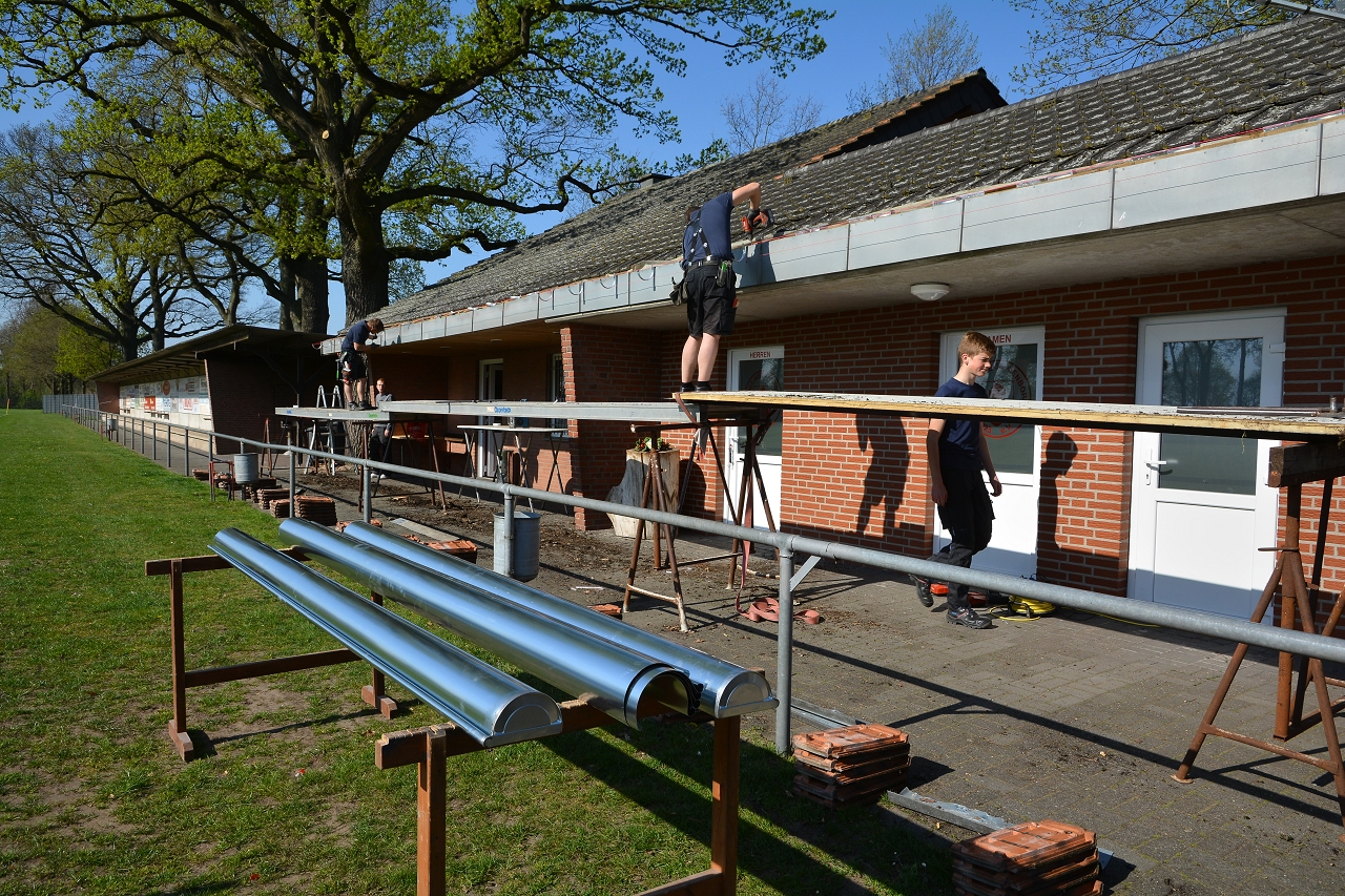 2019_04_20_RWN_Clubheim_Dachrinne_-12