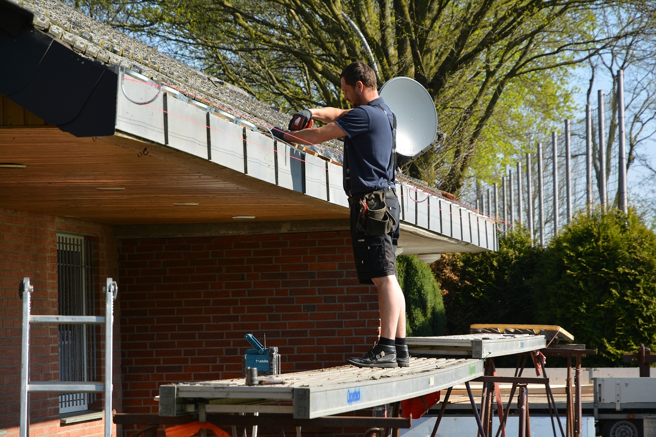 2019_04_20_RWN_Clubheim_Dachrinne_-5