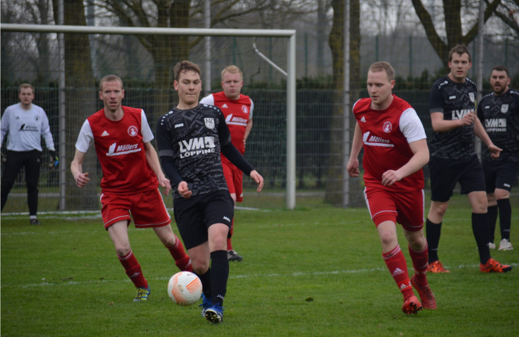 Die Roten Husaren gewinnen klar mit 4:0 Toren gegen ASC Schöppingen III - Mittwoch Auswärtsspiel in Asbeck