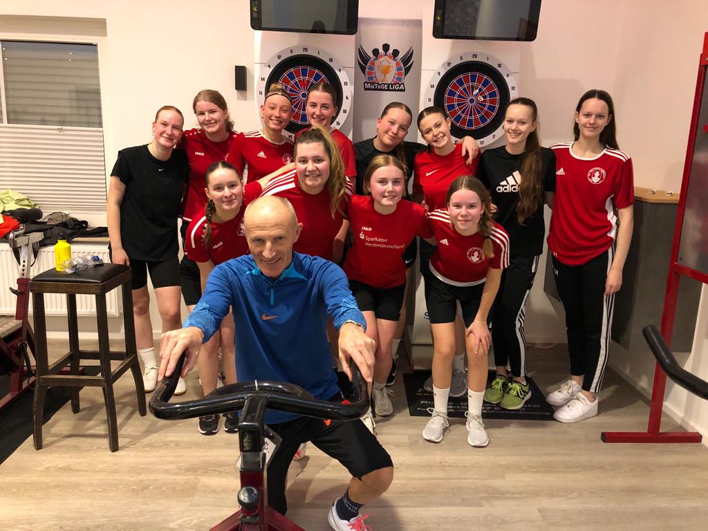 Spinning-Week beim SC Rot-Weiß Nienborg / 6 Jugend- und Seniorenmannschaften bringen Clubheim zum Kochen