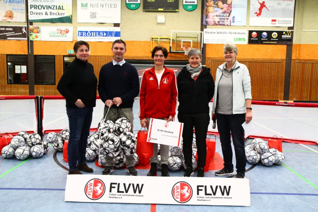 FLVW übergibt Starterkits für den Mädchen- und Frauenfußball - Auch der SC Rot-Weiß Nienborg gewinnt!!!