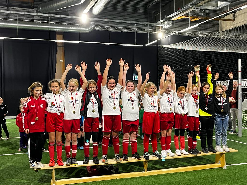 Jugendfußball aktuell: Weibliche E-Jugend eröffnet Hallensaison mit Turnierteilnahme in Ochtrup